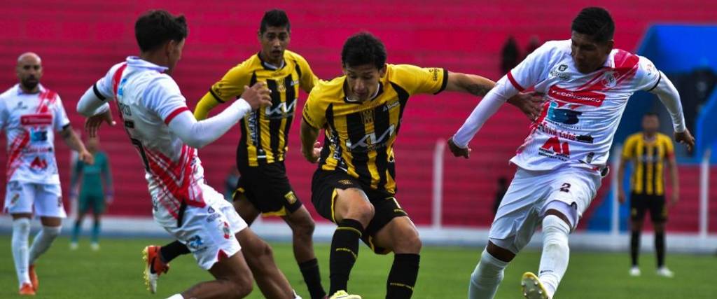 El conjunto aurinegro sufrió un nuevo revés tras perder por 2-0 en condición de visitante en Potosí.