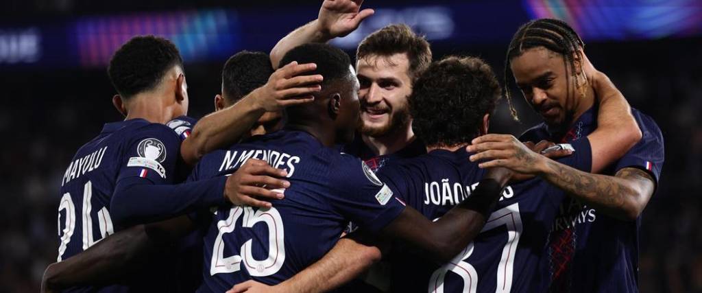 El equipo francés inició la defensa de su título con una goleada en condición de local ante la ‘Diosa’ por 4-0.