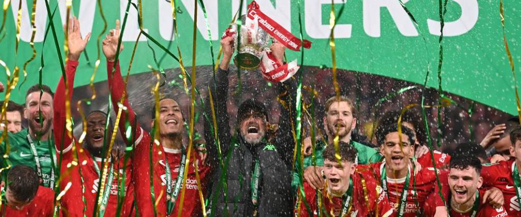 El equipo dirigido por Jürgen Klopp logró la victoria gracias a un tanto del neerlandés Virgil Van Dijk