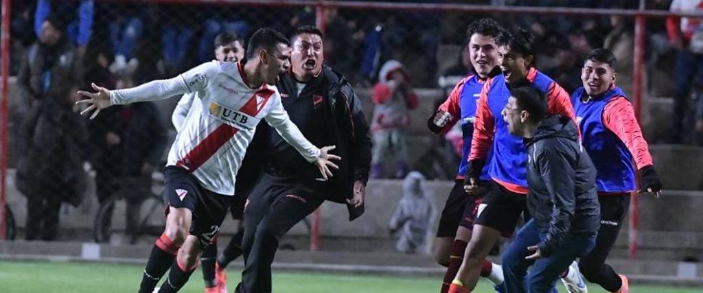 Richet Gómez marcó un golazo para la victoria del conjunto alteño en la final de ida ante Bolívar.