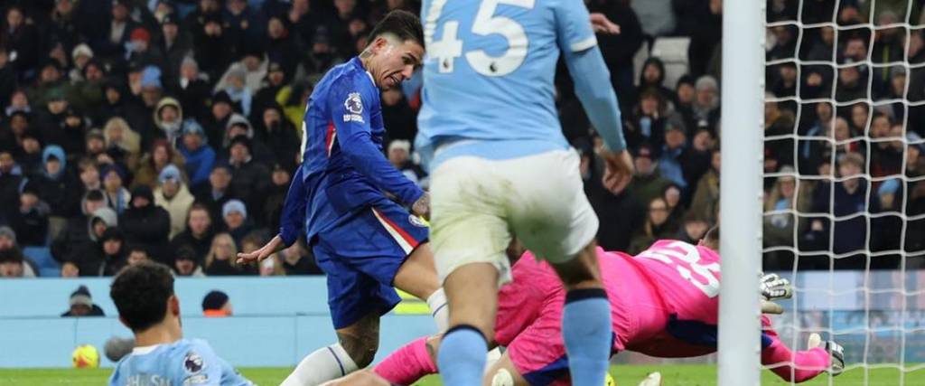 Enzo Fernández anotó el 1-1 para el Chelsea ante Manchester City a los 94 minutos del compromiso.