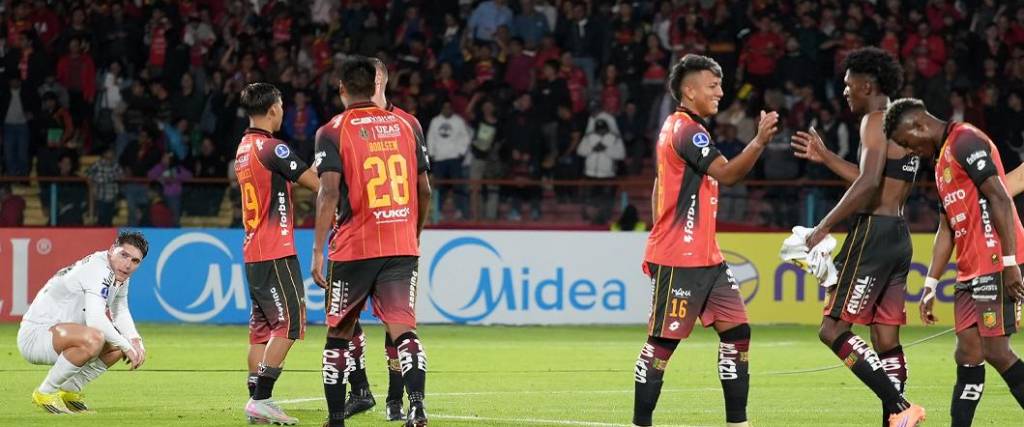 El equipo ecuatoriano inició la Copa Sudamericana con una victoria ante el ‘Peixe’ con un gol olímpico.