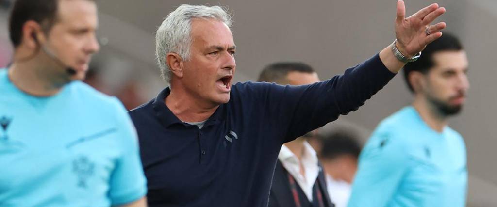 El técnico portugués negó que tenga conversaciones con el Madrid para fichar por el equipo merengue.