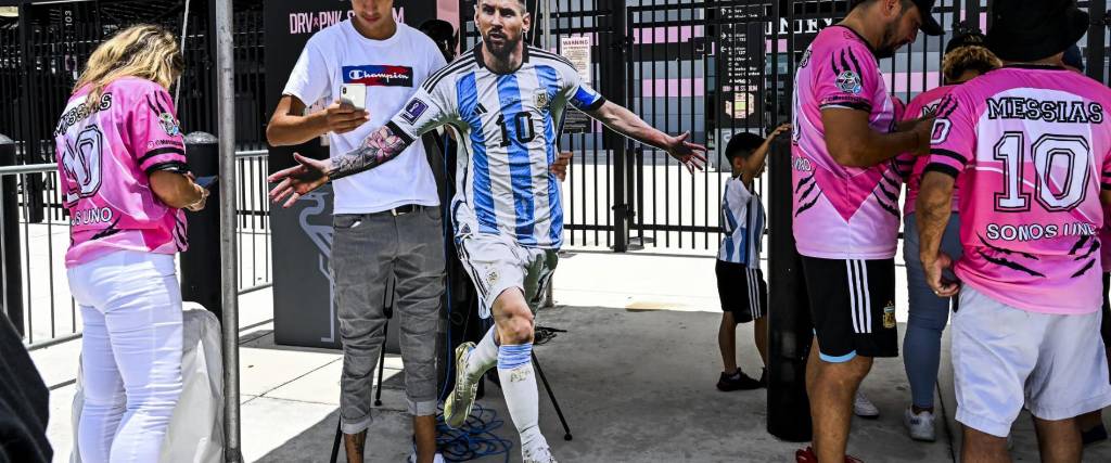 Los fanáticos esperan con ansias a Lionel Messi 