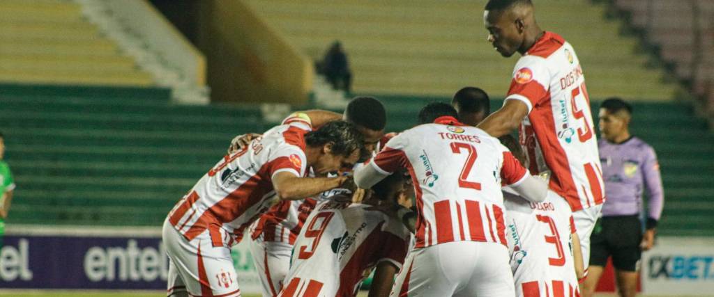 La celebración de los jugadores Independiente en el estadio Patria.