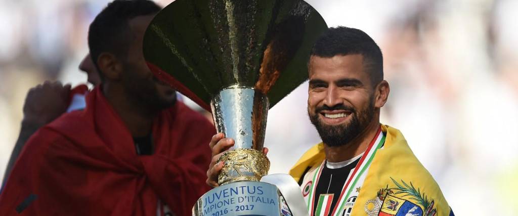 Tomás Rincón, mediocampista venezolano que deja el fútbol profesional. 