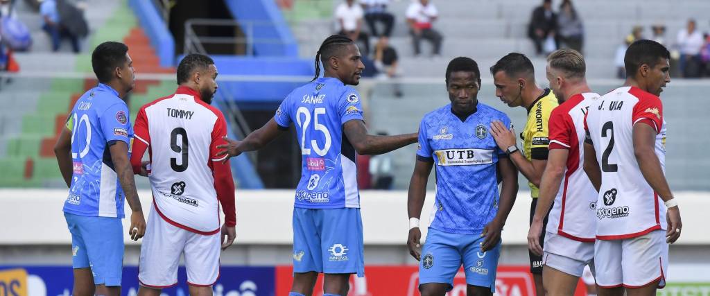 San Antonio y FC Universitario en el partido de ida