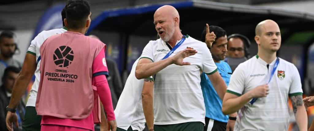 Antonio Carlos Zago (centro), técnico de la selección boliviana de fútbol