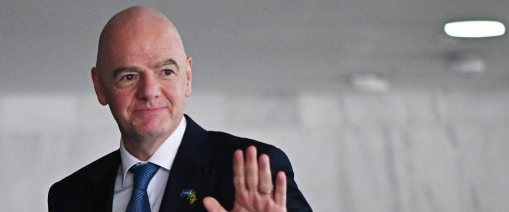 El presidente de la FIFA es cuestionado y criticado por su plan de recibir apoyo económico de privados.