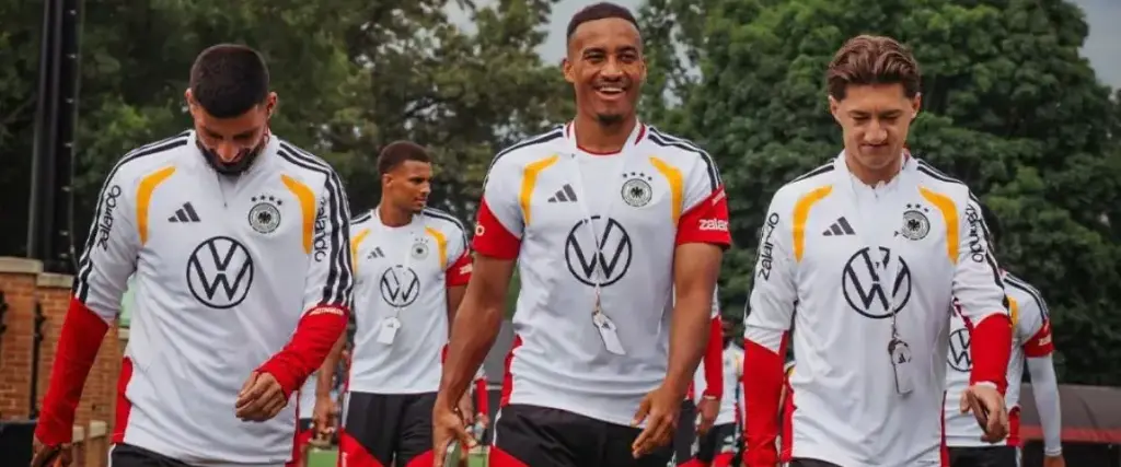 Jugadores de la selección de Alemania en pleno entrenamiento. 