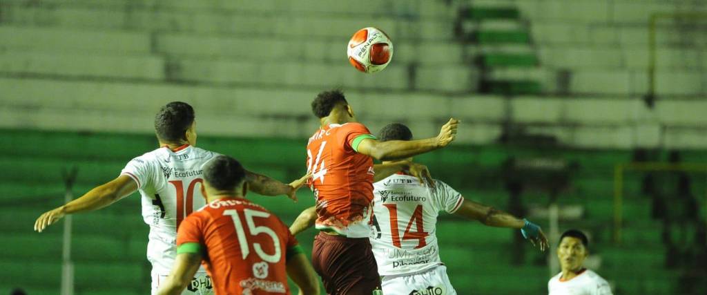 El partido se juega en el Tahuichi Aguilera