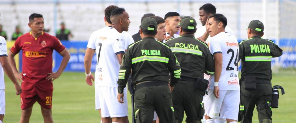 La Policía usó gases lacrimógenos en la cancha