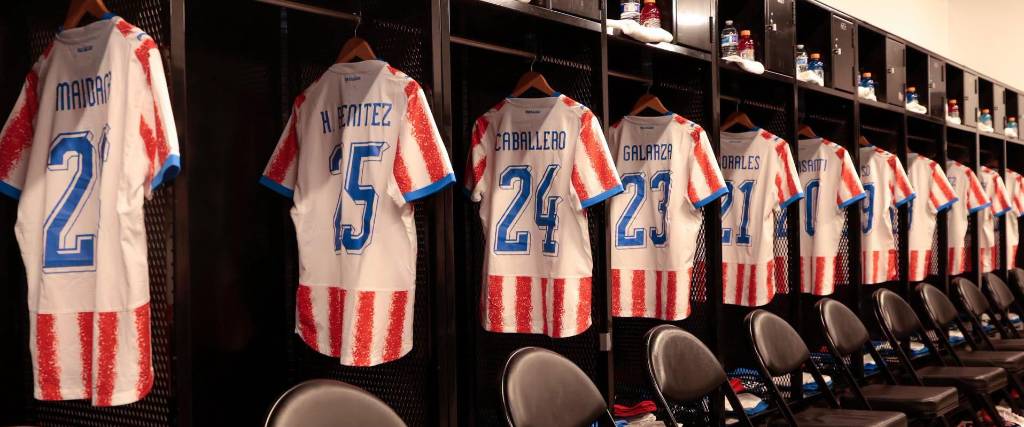La camiseta oficial de Paraguay para enfrentar a Bolivia en los Estados Unidos.