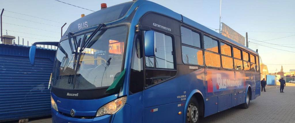 Un bus del transporte municipal de El Alto.