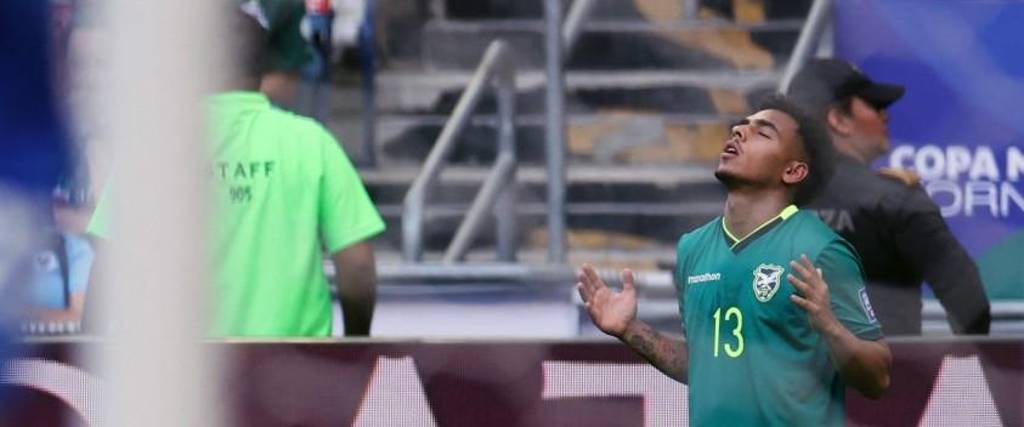 Moisés Paniagua en el duelo ante Surinam.