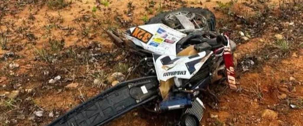 La moto del piloto Nicolás Pérez quedó destrozada después del accidente.