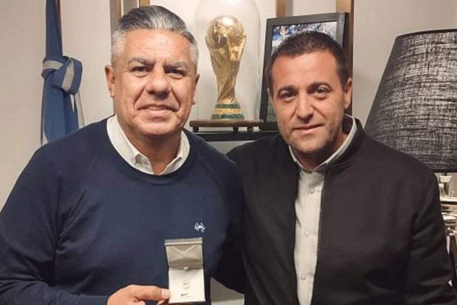 El titular de la AFA Tapia (izq.) junto con Toviggino, tesorero de la AFA.