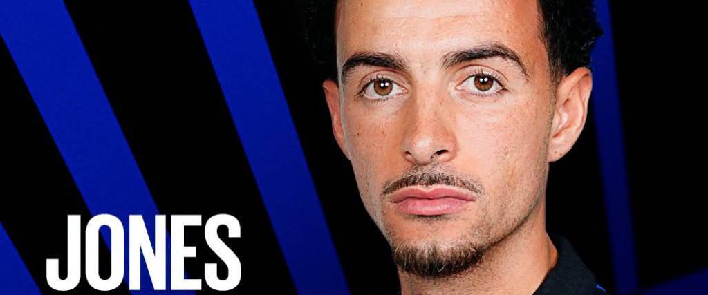 Curtis Jones presentado de manera oficial en el Inter de Milán.
