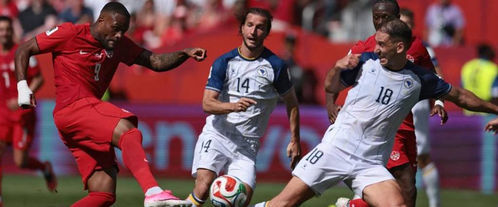 Canadá encontró el empate en la recta final del partido gracias a un tanto del delantero Cyle Larin.