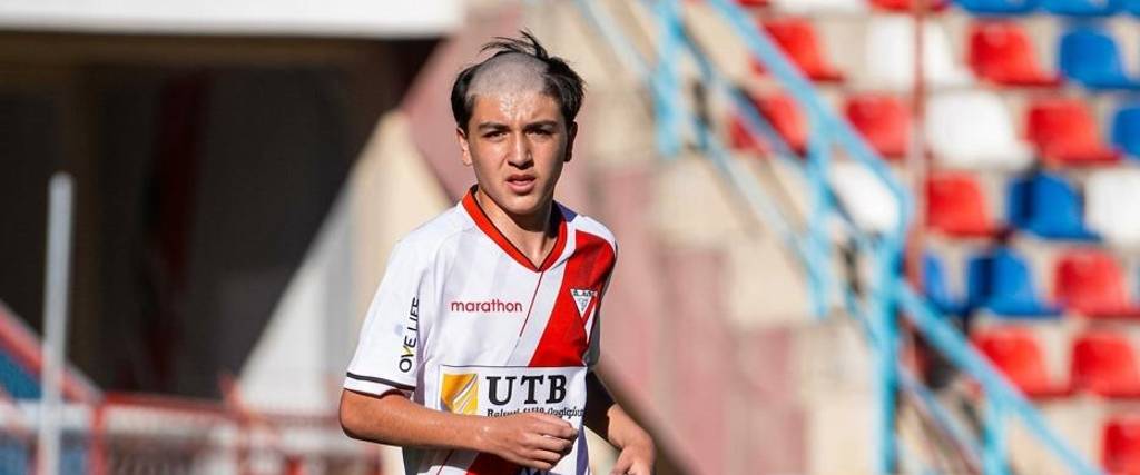 Leandro Lara, jugador que debutó a los 15 años y 3 meses en Always Ready.