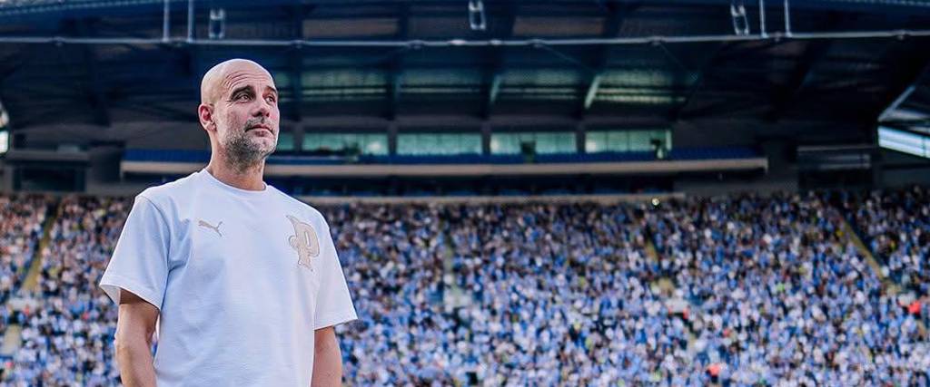 Pep Guardiola, exentrenador del Manchester City, en su despedida del club inglés. 