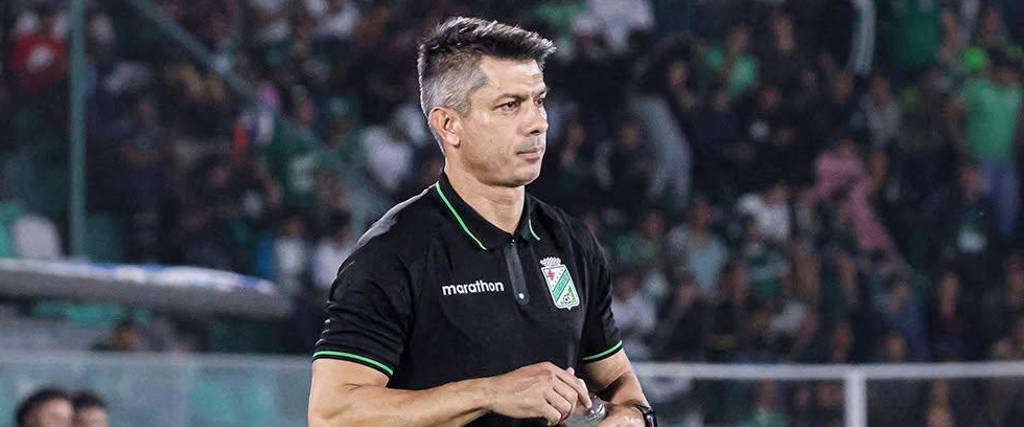 Gustavo Florentín, entrenador de Oriente Petrolero. 