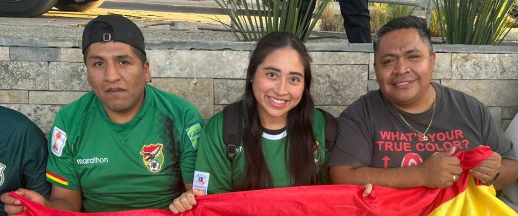 Hinchas a la espera del partido de La Verde. 