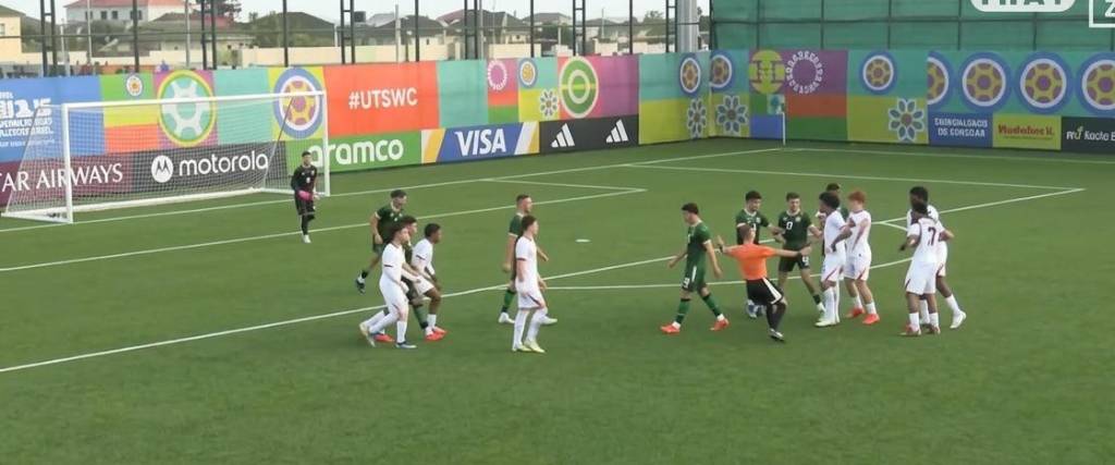El incidente entre los jugadores de Inglaterra e Irlanda en el Mundial Sub-15.