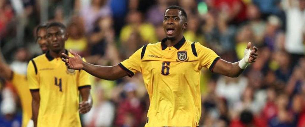El defensor ecuatoriano William Pacho es la principal figura de Ecuador tras ganar la Champions League.