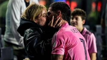 El tierno beso de Rodrigo De Paul y Tini Stoessel después de la consagración del Inter Miami