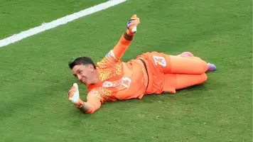 Muslera da la cara tras error ante España: “Nunca imaginé estar sufriendo tanto por este deporte”