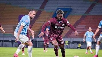 Multan a Aurora con Bs 49.500 por gritos racistas contra Dairon Asprilla