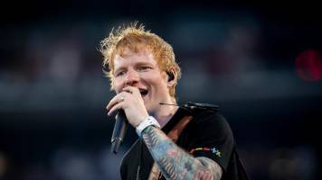 Ed Sheeran sorprende a la selección de Inglaterra con un concierto previo a los cuartos de final 