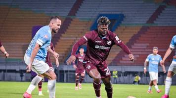 Multan a Aurora con Bs 49.500 por gritos racistas contra Dairon Asprilla
