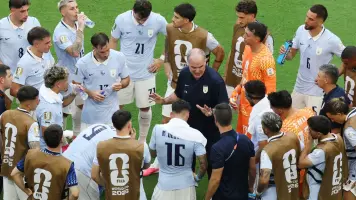 Interna pesada en Uruguay: Filtran detalles de la charla de Bielsa con los jugadores