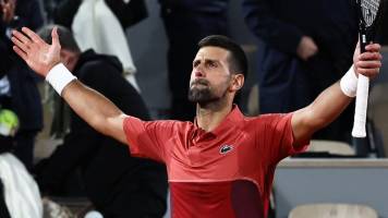 Novak Djokovic vence a un combativo Herbert en su inicio en Roland Garros