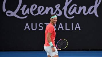 Rafael Nadal cae en dobles en su regreso al tenis en Australia