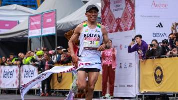 Héctor Garibay gana la Maratón de Ciudad de México con récord incluido