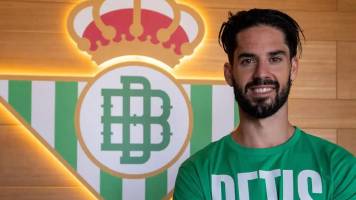 Isco Alarcón extiende su vínculo con el Betis por tres temporadas más