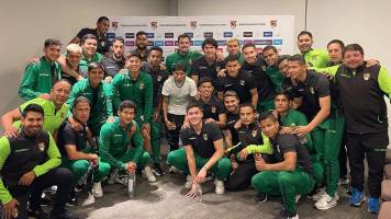 Invitado de lujo: Héctor Garibay visitó la concentración de la selección boliviana 