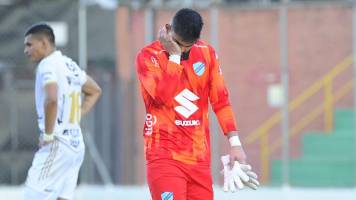 Video: Rubén Cordano vio la roja tras un ‘patadón’ sobre el colombiano Beltrán