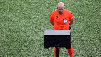Sustituido el árbitro VAR tras polémica en el partido entre el PSG y Newcastle