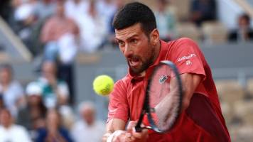 Novak Djokovic se retira de Roland Garros tras sufrir una lesión en su rodilla
