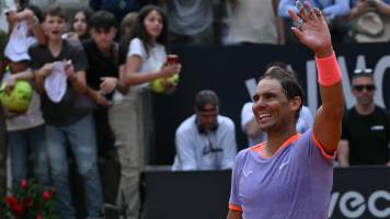 Roland Garros recibe a Nadal con miles de fanáticos en su primer entrenamiento