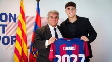 Pau Cubarsí renueva su contrato con el Barcelona hasta la temporada 2027
