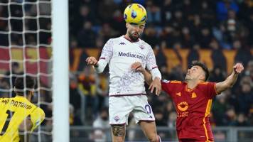 La Roma resiste con nueve jugadores y logra un empate ante la Fiorentina
