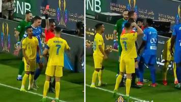 Video: Ronaldo hace ademán de golpear al árbitro y se expone a una dura sanción