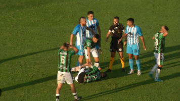 Video: Escalofriante lesión en el fútbol argentino tras una brutal entrada