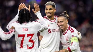 Liverpool se pasea en Austria con exhibición de Barcola y un gol de Araujo