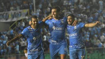 Blooming vence a Nacional y le regala una alegría a sus hinchas en el aniversario celeste